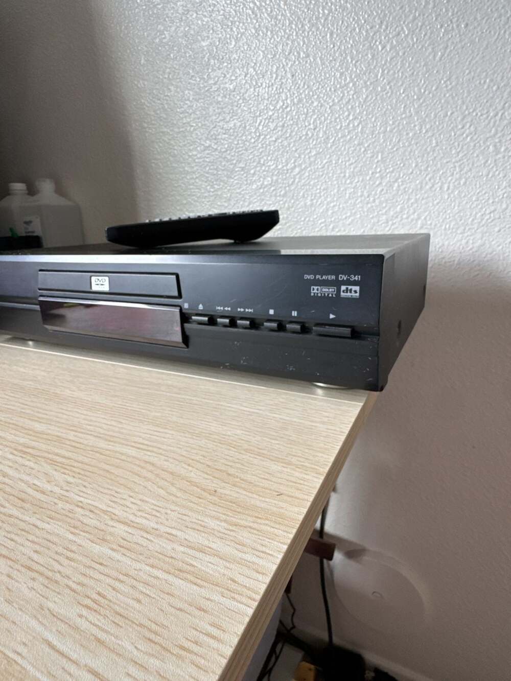 Pioneer DV-341 DVD Player with Remote - Picture 3 of 4